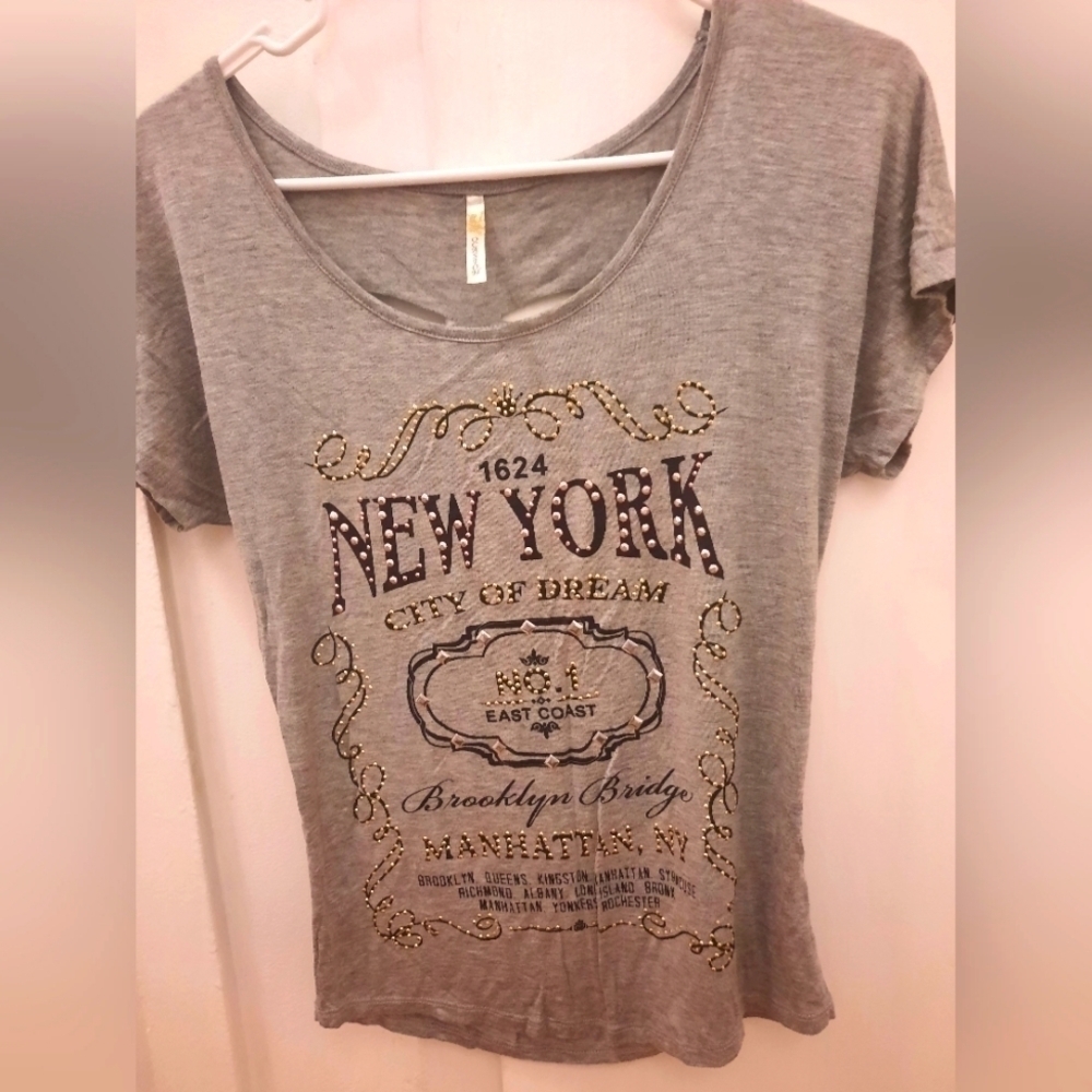 Shredded back New York Tee
